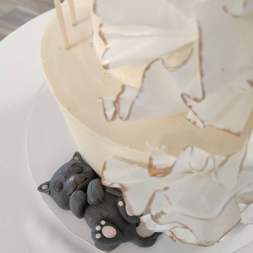 Tort weselny z figurkami