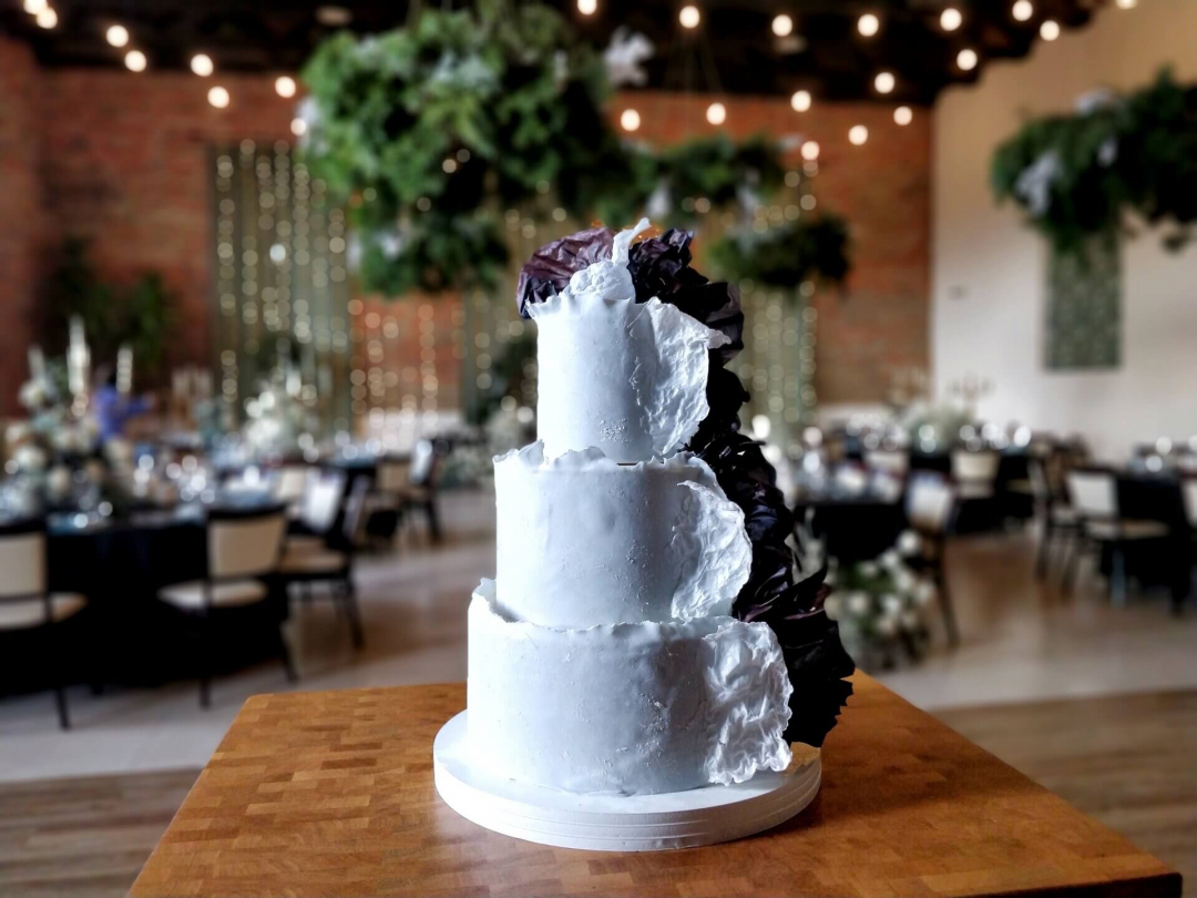 Tort weselny w modernistycznym stylu