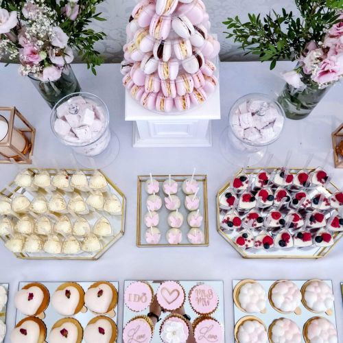 Weselny słodki stół