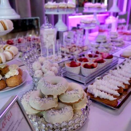 Słodki stół z elementami srebra