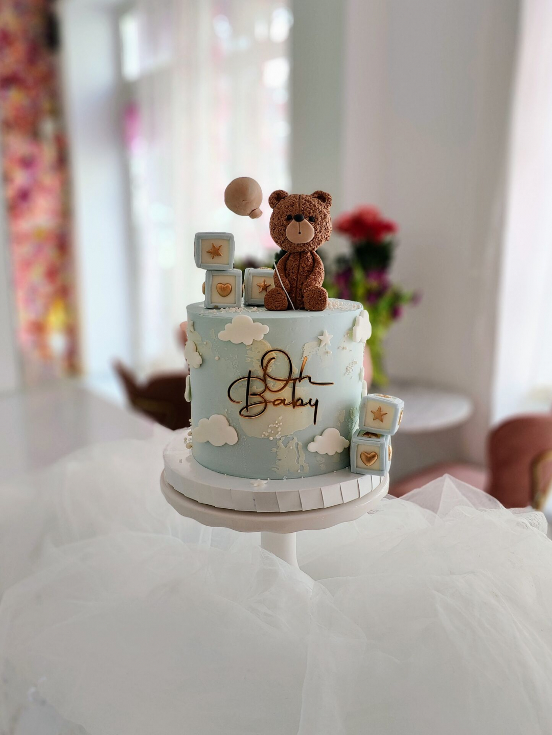 Tort na Baby Shower z misiem