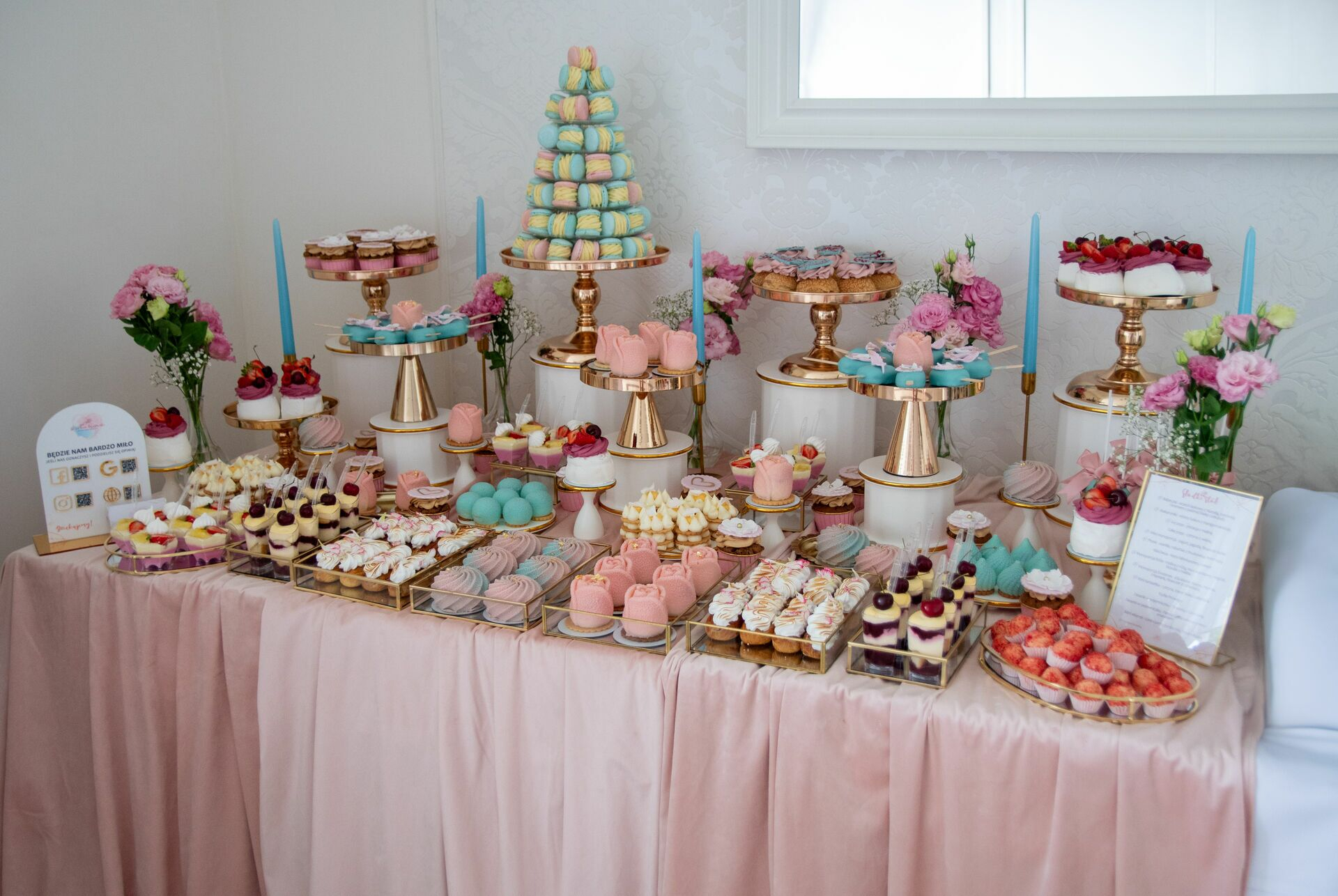 Pastelowy candy bar na wesele – elegancja w różowym wydaniu