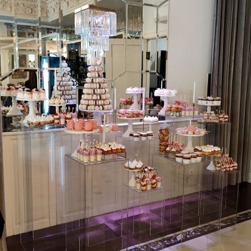 Słodki stół na postumentach