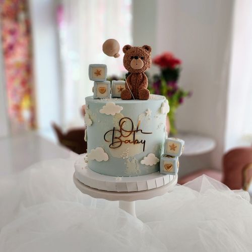 Tort na Baby Shower z misiem