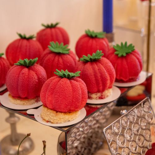 Słodki Stół Pełen Kolorów – połączenie elegancji i nowoczesnych smaków