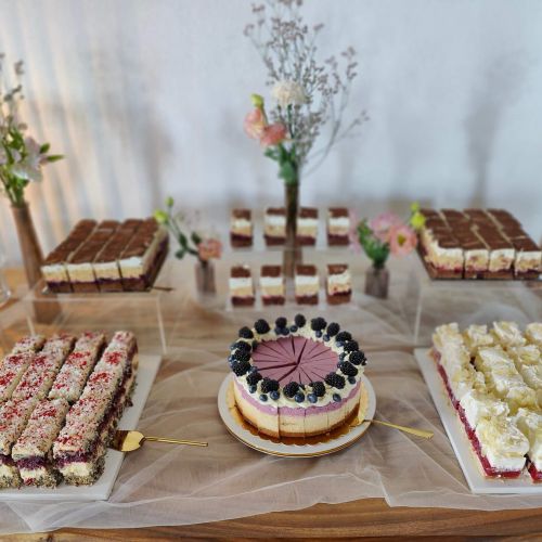 Ciasta w formie słodkiego stołu